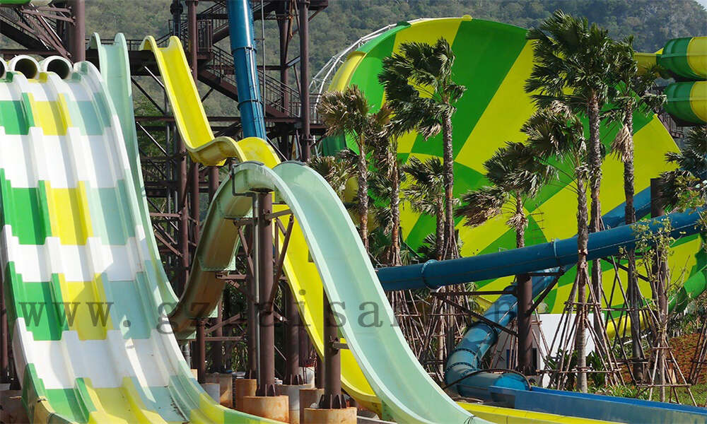 畅游水世界，探索刺激游乐设施