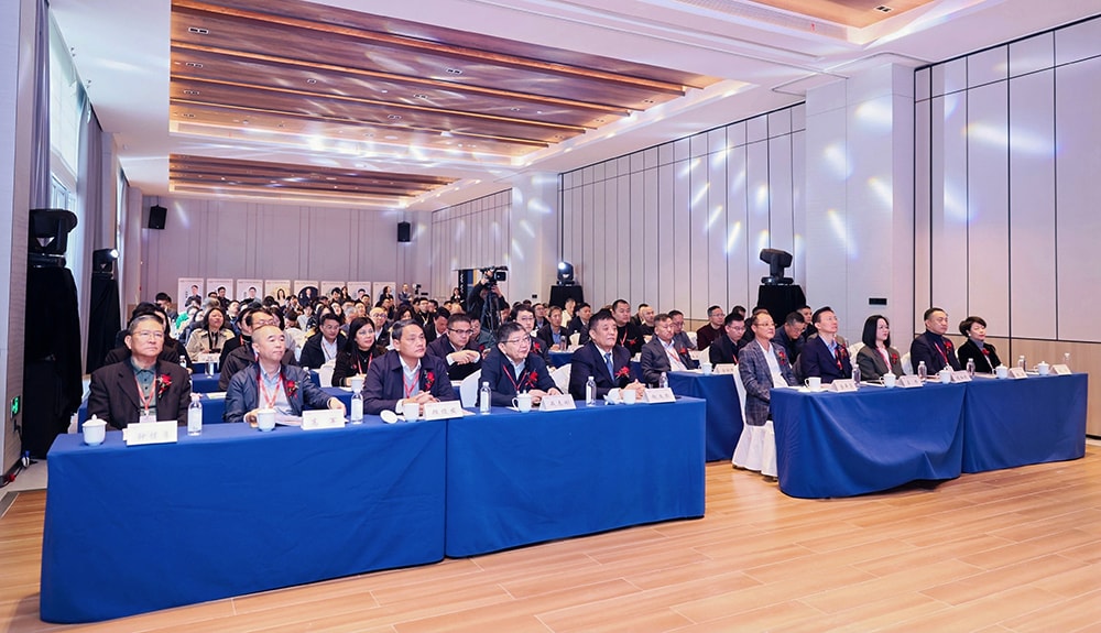 科技铸就非凡体验，专业成就行业标杆——jinnianhui今年会游乐荣膺2025金冠奖“杰出水滑道设备奖”